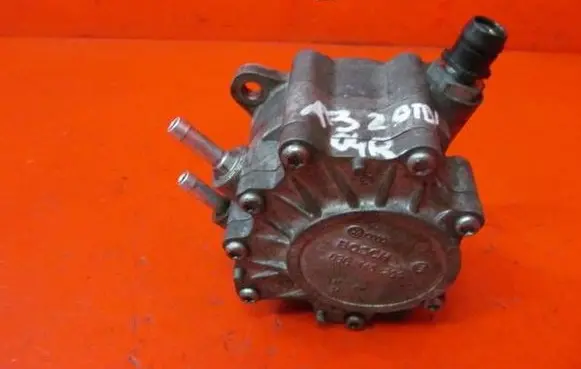 Audi A3 S3 8P Vacuum pump 03G145209D