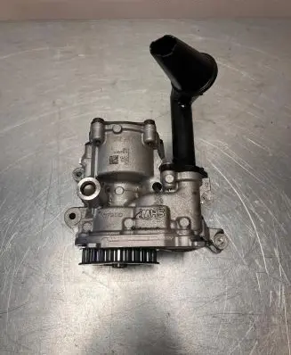 Volkswagen Crafter Oil pump 04L145208P