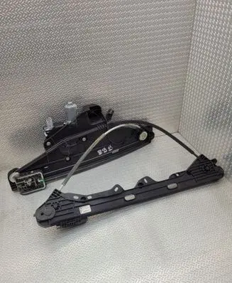 Opel Mokka B Front door window regulator with motor 9828130680