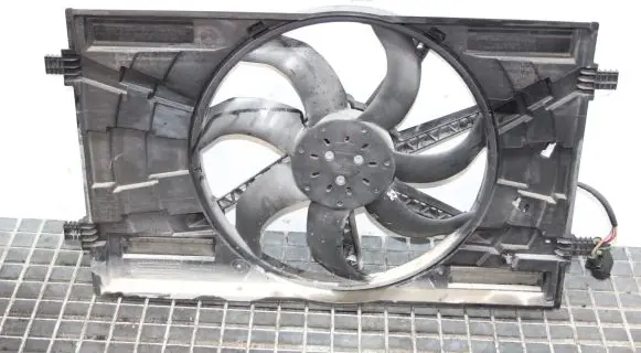 Volkswagen PASSAT B8 Radiator cooling fan shroud 5Q0121205S