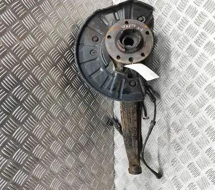 Volkswagen Touareg II Front wheel hub 7L0615311B 7P6407245A