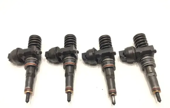 Volkswagen Bora Fuel injectors set 0414720029