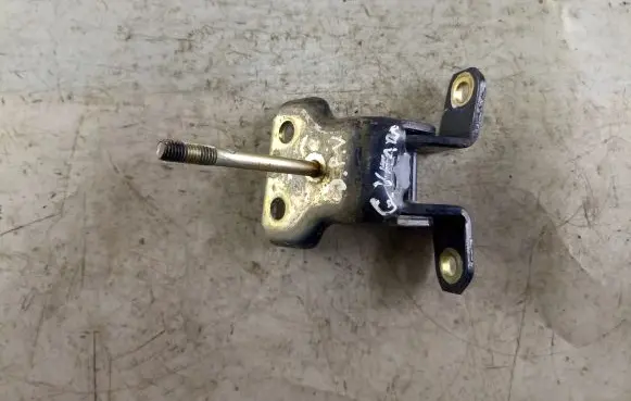Suzuki Grand Vitara I Front door upper hinge