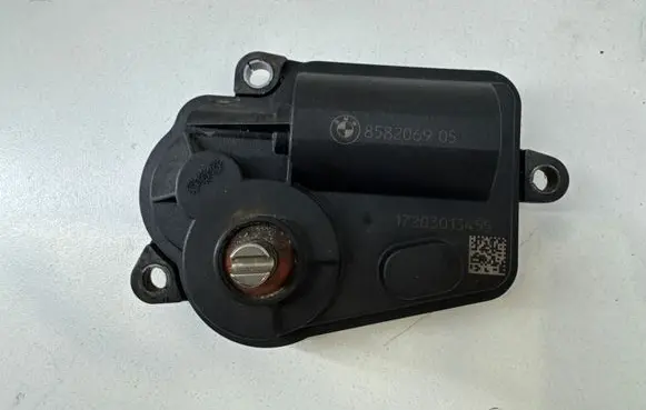 BMW 5 G30 G31 G38 Intake manifold valve actuator/motor 8582069