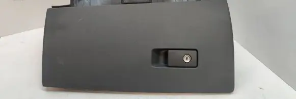 Volvo V70 Glove box 31305492