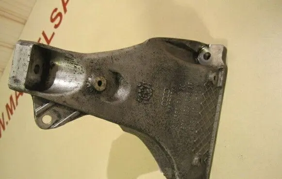 Volkswagen PASSAT B5.5 Engine mounting bracket 8D0199308AF