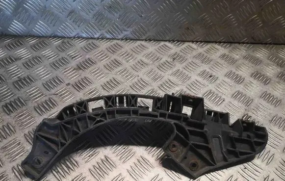 Front bumper mounting bracket