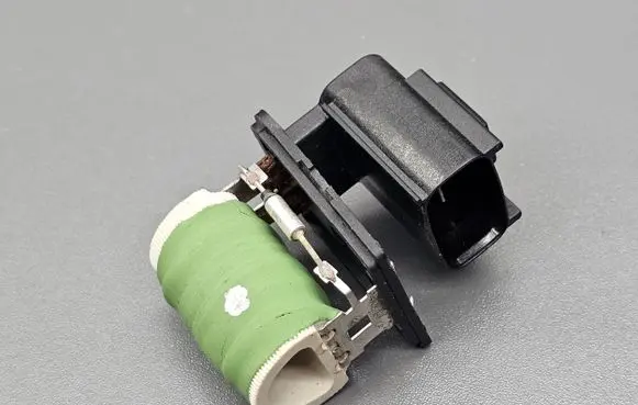 Coolant fan relay