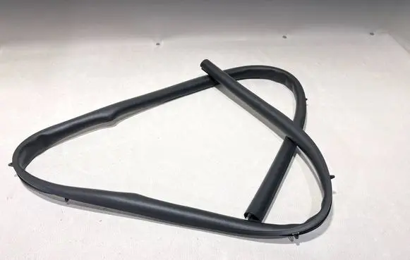 Renault Austral Front door rubber seal 808306266R