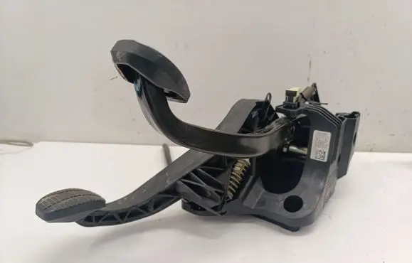 BMW 2 F44 Pedal assembly 6870850 6860677