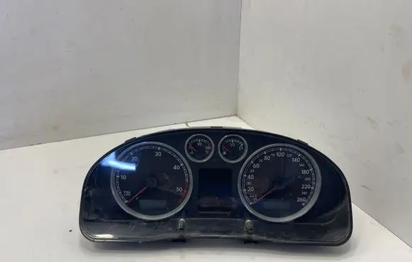 Volkswagen PASSAT B5.5 Speedometer (instrument cluster) 3B0920849B