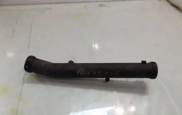 Volkswagen Polo IV 9N3 Engine coolant pipe/hose 032121065G