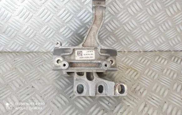Engine mount bracket