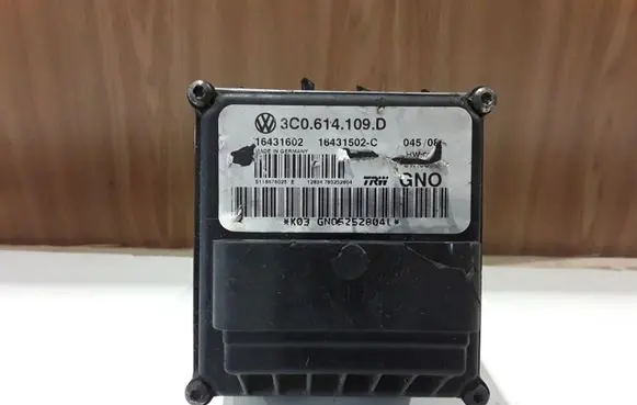 Volkswagen PASSAT B6 ABS Pump 3C0614109D