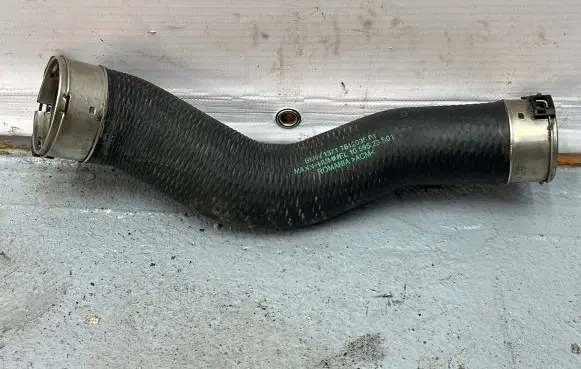 BMW 5 F10 F11 Intercooler hose/pipe 1371761209501 1059523S01