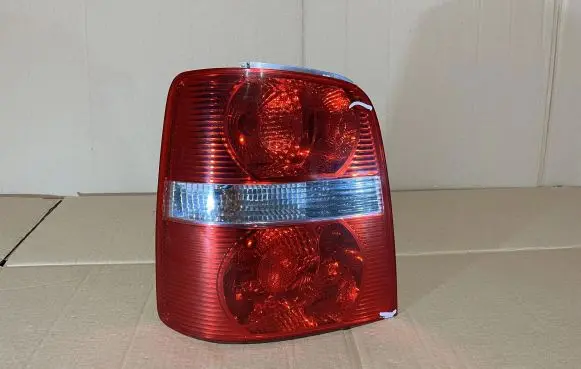 Volkswagen Touran I Rear/tail lights 1T0945095G