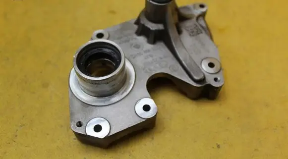 Audi A8 S8 D4 4H Oil pump balance shaft 