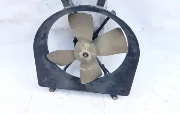 Honda Civic Radiator cooling fan shroud