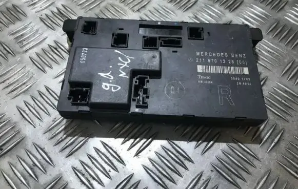 Mercedes-Benz E W211 Door control unit/module 2118701226 00401702
