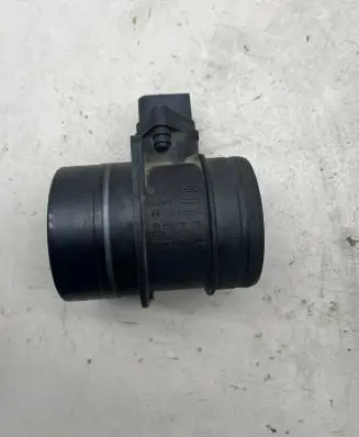 Volkswagen PASSAT B6 Mass air flow meter 0281002461 074906461b