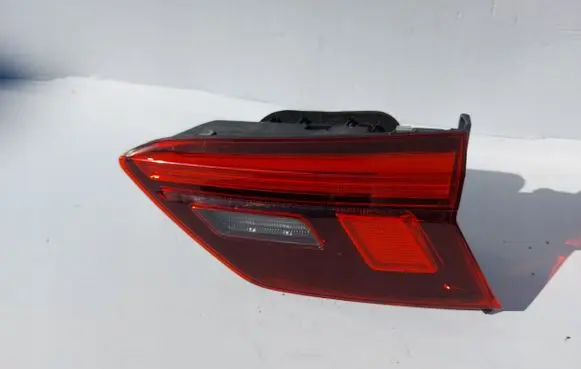Volkswagen Tiguan Tailgate rear/tail lights