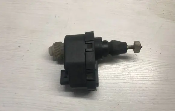 Headlight level adjustment motor