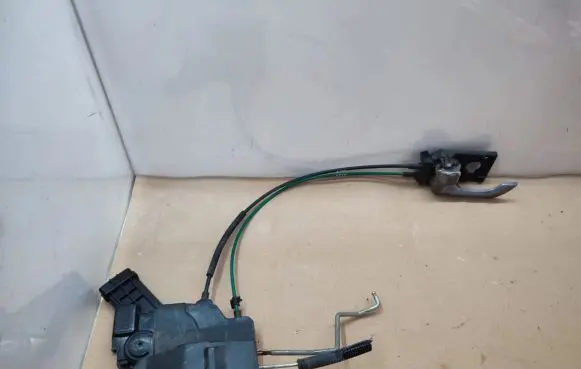 KIA Magentis Front door lock