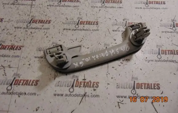 Nissan Qashqai+2 Rear interior roof grab handle