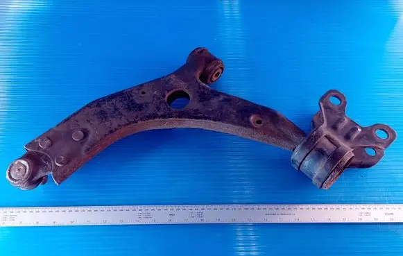 Ford Focus Front lower control arm/wishbone