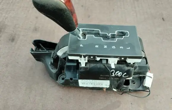Chrysler 300 - 300C Gear shifter/selector 04779387AC