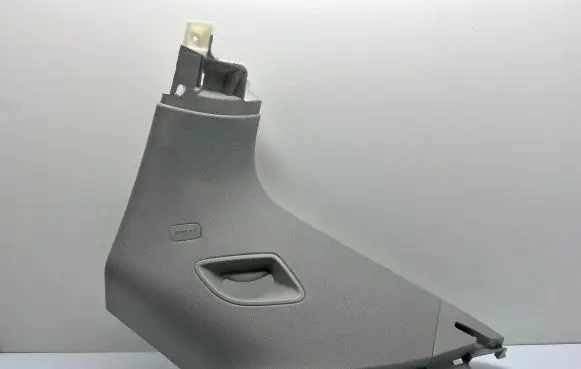 (D)pillar trim (top)