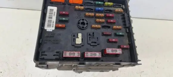 Volkswagen PASSAT B6 Fuse box set 3C0937125