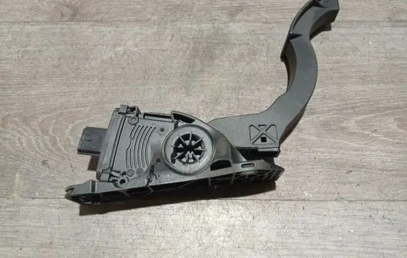 Volvo V40 Accelerator throttle pedal 31280595 6PV01036822