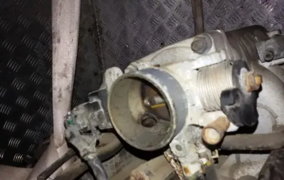 Hyundai Accent Throttle valve