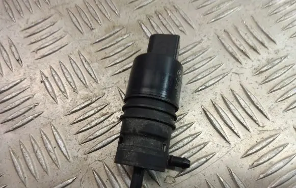 BMW 5 F10 F11 Windscreen/windshield washer pump 8362154