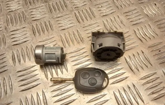 Ford Mondeo Mk III Ignition lock UC592300A