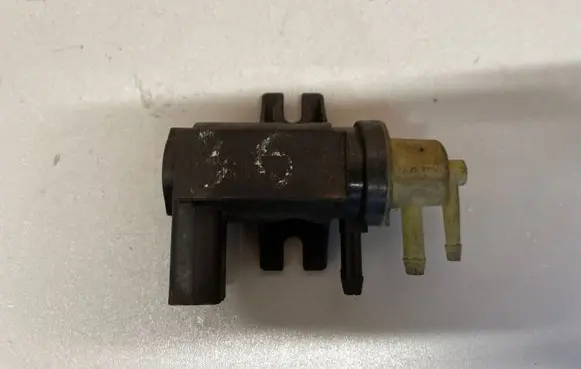 Volkswagen PASSAT B6 Vacuum valve 1K0906627A