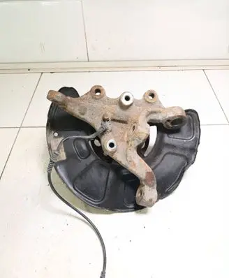 Mercedes-Benz E W212 Front wheel hub spindle knuckle 2123302605 A2124201244