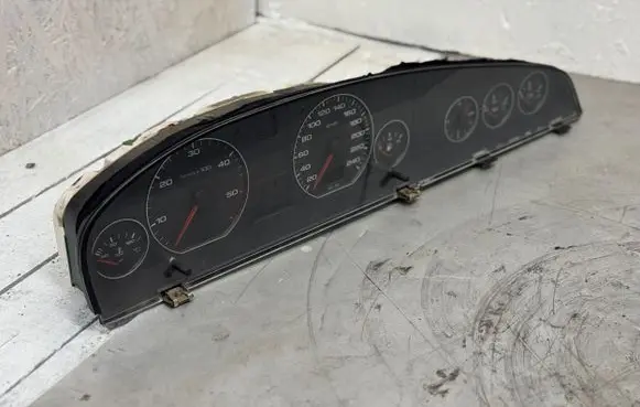 Audi A6 S6 C4 4A Speedometer (instrument cluster) 7A1919033HG 110008752003