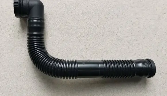 Volkswagen Tiguan Breather hose/pipe 5N0129637D