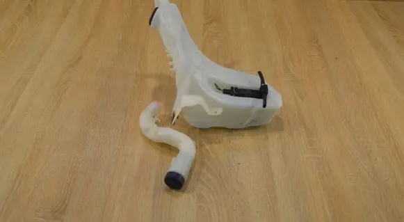 Lancia Delta Windshield washer fluid reservoir/tank