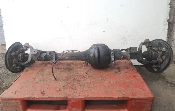 Land Rover Range Rover P38A Front axle beam 