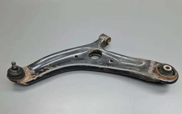 KIA Venga Front lower control arm/wishbone 545001P000