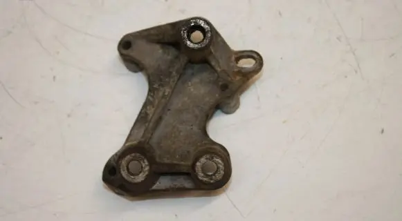 Engine mounting bracket