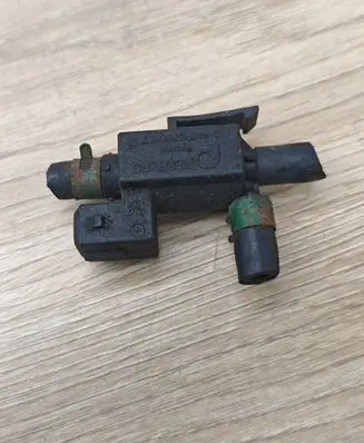 Volvo S60 Turbo solenoid valve 30670448 72224011 06T032