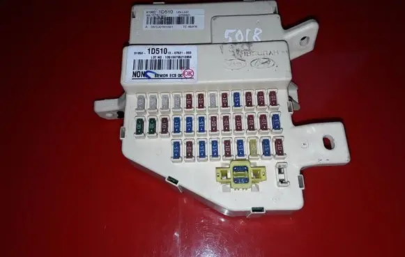 KIA Carens II Fuse module 919501D510 D51U075L1561