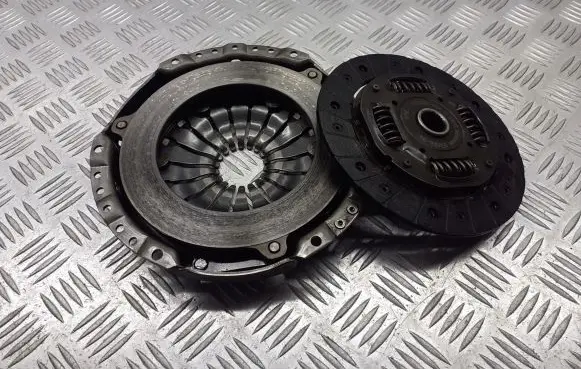 Volkswagen Polo IV 9N3 Pressure plate 021911023G