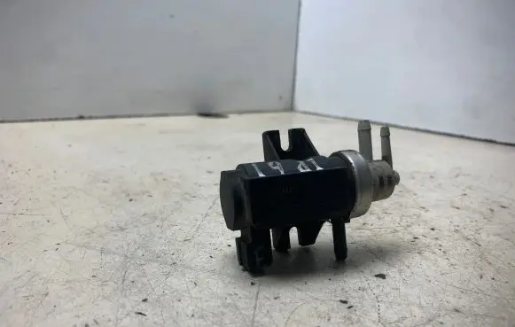Audi A4 S4 B5 8D Turbo solenoid valve 1H0906627A 72190325 97T323
