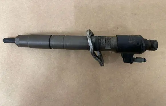 Volvo C30 Fuel injector 31303238 0445116046 2341