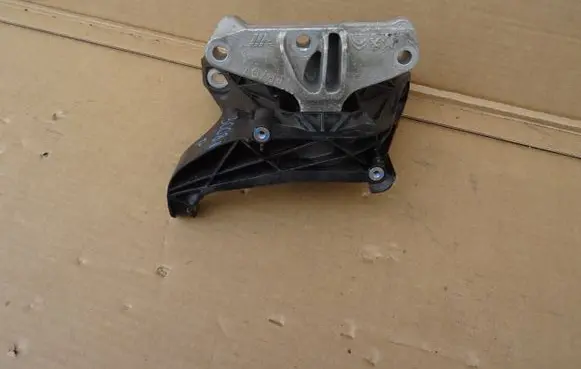 Peugeot 3008 II Engine mount bracket 9820297580
